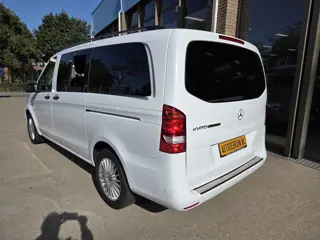 Foto 16 van Mercedes-Benz eVito Tourer PRO L2 8-Persoons Airco L & R Schuifdeur Command Navigatie Zwart leder