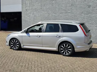 Foto 15 van Ford FOCUS Wagon 1.6-16V Titanium Airco APK 11-2027 ✅