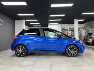 Foto 16 van Toyota Yaris 1.5 Hybrid Bi-Tone Plus | Navi| Keyless| Cruise