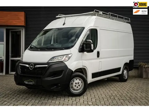 Opel Movano 2.2D 140 L2H2 Edition | Airco | Navi | Cruise | Imperiaal | Trekhaak | 3 zitplaatsen |