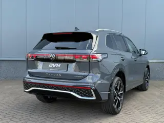 Foto 16 van Volkswagen Tiguan 1.5 eHybrid R-Line Edition PANO | TREKHAAK | DCC