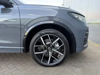Foto 19 van Volkswagen Tiguan 1.5 eHybrid R-Line Edition PANO | TREKHAAK | DCC