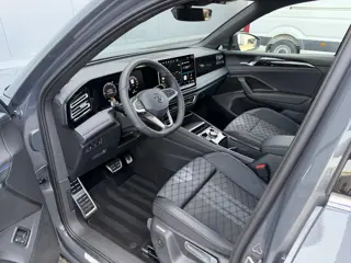 Foto 11 van Volkswagen Tiguan 1.5 eHybrid R-Line Edition PANO | TREKHAAK | DCC