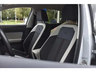 Foto 18 van Volkswagen Polo 1.0 TSI Highline R-Line Beats BSM | Navigatie | Digitaal Dashboard | Stoelverwarming