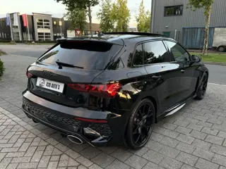 Foto 18 van Audi A3 Sportback 2.5 TFSI RS 3 quattro|Pano|360|Ceramic|Hulk|B&O