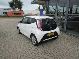 Foto 15 van Toyota Aygo 1.0 VVT-i x-play