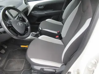 Foto 17 van Toyota Aygo 1.0 VVT-i x-play