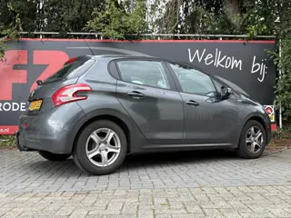 Foto 14 van Peugeot 208 1.2 VTi Urban Soul - Navigatie - Airconditioning - Trekhaak - Parkeersens A