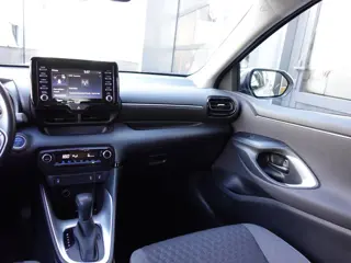 Foto 12 van Toyota Yaris 1.5 Hybrid Dynamic (Navi/Carplay,Camera,AdaptiveCruise,Keyless,Trekhaak,Stoelverwarming
