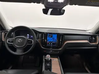 Foto 20 van Volvo XC60 2.0 T8 PHEV AWD Ultra Black Edition/ Trekhaak 2250kg/ Luchtvering/ Massage stoelen/ Stoel