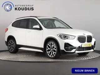 BMW X1 sDrive20i High Executive (Pano / Afn. trekhaak / Camera / Head up / Elek. achterklep / 19'')