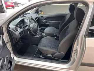 Foto 15 van Ford Fiesta 1.3-8V Champion|Airco