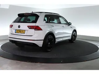 Foto 20 van Volkswagen Tiguan 2.0 TSI 4Motion Highline | SCHUIF-KANTEL DAK | TREKHAAK | 360 CAMERA |