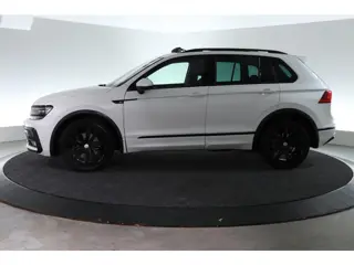 Foto 13 van Volkswagen Tiguan 2.0 TSI 4Motion Highline | SCHUIF-KANTEL DAK | TREKHAAK | 360 CAMERA |