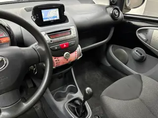 Foto 16 van Toyota Aygo 1.0-12V Dynamic Navigator / TOP STAAT / RIJKLAAR