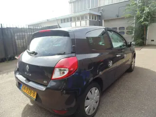 Foto 12 van Renault Clio 1.5 dCi Parisienne 2011