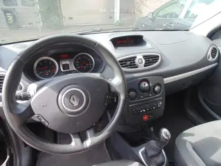Foto 14 van Renault Clio 1.5 dCi Parisienne 2011