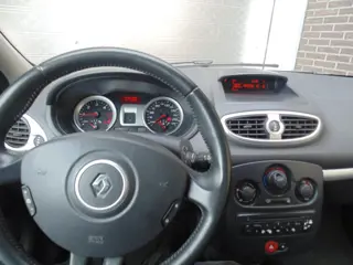 Foto 16 van Renault Clio 1.5 dCi Parisienne 2011