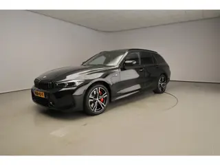 BMW 3 Serie Touring 330e | M-Sportpakket | LED | Navigatie | Panoramadak | Sportstoelen | Stoelverwa