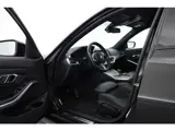 Foto 25 van BMW 3 Serie Touring 320i M Sport | Rijklaar! | Dig. Cockpit | Stoelverw. | Adapt. Cruise | PDC | Nav