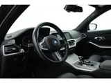 Foto 26 van BMW 3 Serie Touring 320i M Sport | Rijklaar! | Dig. Cockpit | Stoelverw. | Adapt. Cruise | PDC | Nav