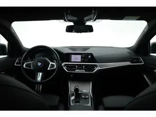 Foto 17 van BMW 3 Serie Touring 320i M Sport | Rijklaar! | Dig. Cockpit | Stoelverw. | Adapt. Cruise | PDC | Nav