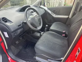 Foto 11 van Toyota Yaris 1.3 VVTi Comfort AIRCO/EL RAMEN/DEALER ONDERHOUD