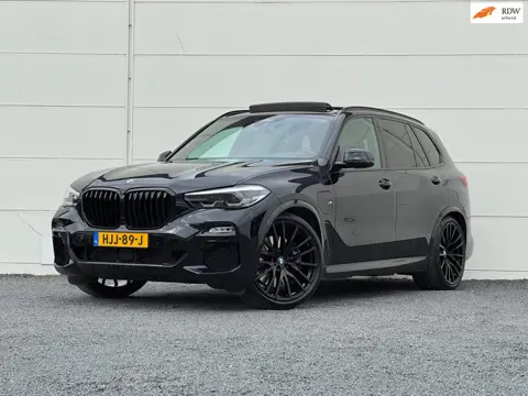 BMW X5 XDrive45e High Exe M-Sport Skylounge HK Softclose Panorama dak Stoelventilatie Stoelverwarmin