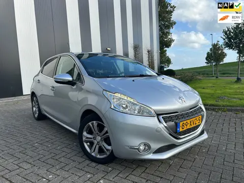 Peugeot 208 1.4 VTi Griffe Clima-Cruise-Navi-Leder-Led-Lmv