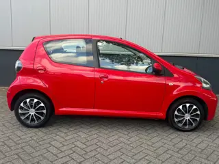 Foto 18 van Toyota Aygo 1.0-12V carplay nieuwe apk 134731km