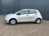 Foto 25 van Toyota Yaris 1.3 VVTi Comfort