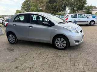 Foto 16 van Toyota Yaris 1.3 VVTi Comfort