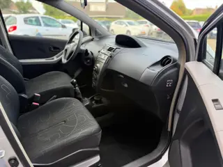 Foto 20 van Toyota Yaris 1.3 VVTi Comfort