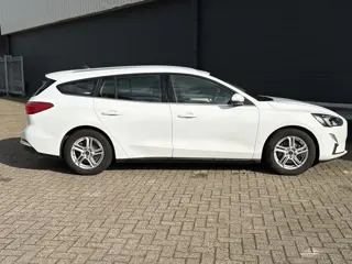 Foto 19 van Ford Focus Wagon 1.0 EcoBoost Hybrid Trend Edition Business | € 4.900,- NETTO! | Camera | Cruise | A