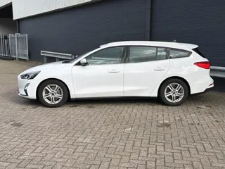 Foto 20 van Ford Focus Wagon 1.0 EcoBoost Hybrid Trend Edition Business | € 4.900,- NETTO! | Camera | Cruise | A