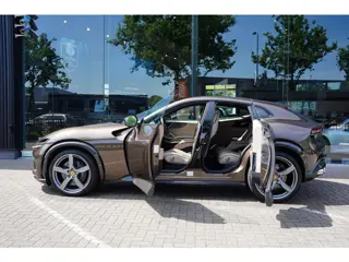 Foto 13 van Ferrari Purosangue 6.5 V12 / NL-AUTO / BTW / Carbon / Massage / 8 D.Km