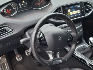 Foto 14 van Peugeot 308 1.2 PureTech GT-line | Nieuw Binnen! | BTW | Camera | Cruise
