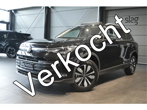 Volkswagen Tiguan 1.5 eHybrid Life carplay cruise pano camera led 17 inch !!