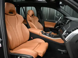 Foto 19 van BMW X5 xDrive45e High Executive Panoramadak | M-Performance Seats | NL-Auto | Dealeronderhouden | Ca
