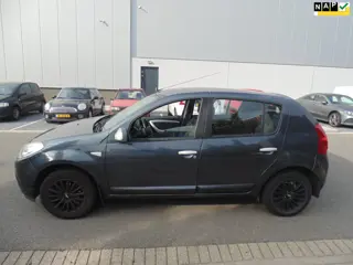 Dacia Sandero 1.2 Lauréate 5 DEURS 2010 met trekhaak