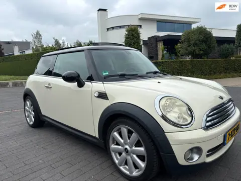 Mini 3-Deurs 1.6 Cooper airco navigatie a.p.k. 2027