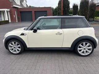 Foto 17 van Mini 3-Deurs 1.6 Cooper airco navigatie a.p.k. 2027