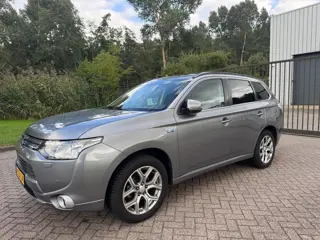 Mitsubishi Outlander 2.0 PHEV Instyle/NWE APK/ECC/AUT/PANO/CRUISE/NAVI/TREKHAAK/LEDER