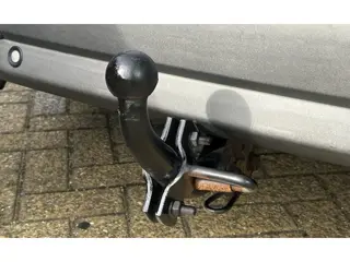 Foto 16 van Ford Galaxy 2.0-16V Ghia 145PK | 7 Persoons | NL AUTO | NAP | Trekhaak | Climate Control | Cruise Co