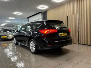 Foto 19 van Ford Focus Wagon 1.0 EcoBoost Titanium Business * Automaat / Carplay / Navigatie / LM Velgen / NL Au
