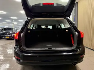 Foto 17 van Ford Focus Wagon 1.0 EcoBoost Titanium Business * Automaat / Carplay / Navigatie / LM Velgen / NL Au