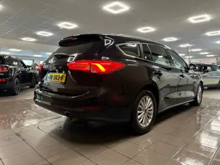 Foto 16 van Ford Focus Wagon 1.0 EcoBoost Titanium Business * Automaat / Carplay / Navigatie / LM Velgen / NL Au