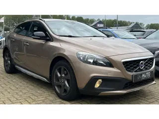 Foto 12 van Volvo V40 Cross Country 1.6 T4 Summum 179PK | NL AUTO | NAP | Lederen Bekleding | Achteruitrijcamera