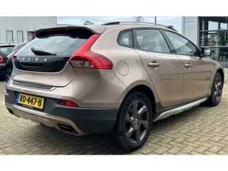 Foto 13 van Volvo V40 Cross Country 1.6 T4 Summum 179PK | NL AUTO | NAP | Lederen Bekleding | Achteruitrijcamera