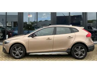 Foto 16 van Volvo V40 Cross Country 1.6 T4 Summum 179PK | NL AUTO | NAP | Lederen Bekleding | Achteruitrijcamera